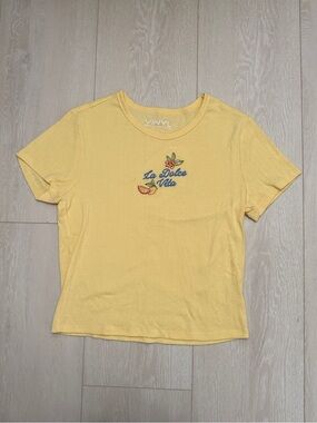 ✨Vinyl Threads La Dolce Vita Yellow Graphic Short Sleeve Tee
